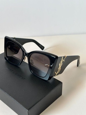 SL Sunnies complete with packaging box