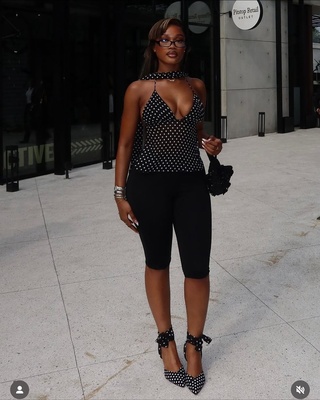 Black Capri Pants (Medium)